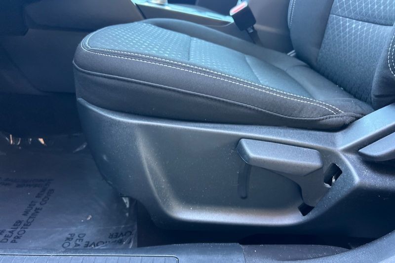 Ford Escape Vehicle Full-screen Gallery Image 13