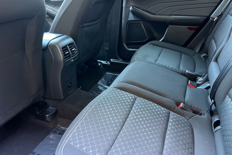 Ford Escape Vehicle Full-screen Gallery Image 14