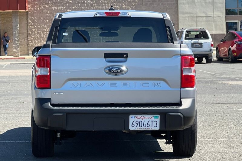 Ford Maverick Vehicle Full-screen Gallery Image 04