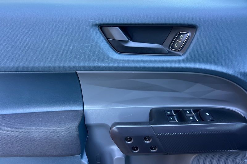 Ford Maverick Vehicle Full-screen Gallery Image 11