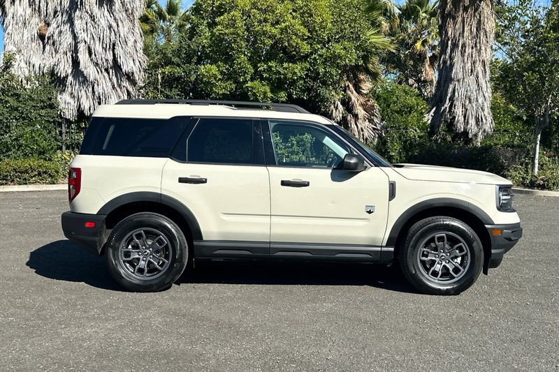 Ford Bronco Sport Vehicle Full-screen Gallery Image 02