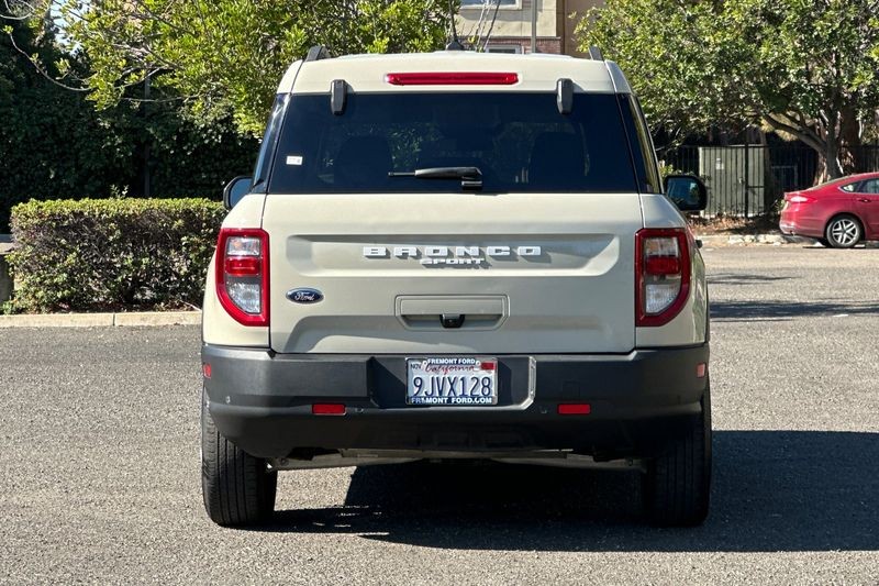Ford Bronco Sport Vehicle Full-screen Gallery Image 04