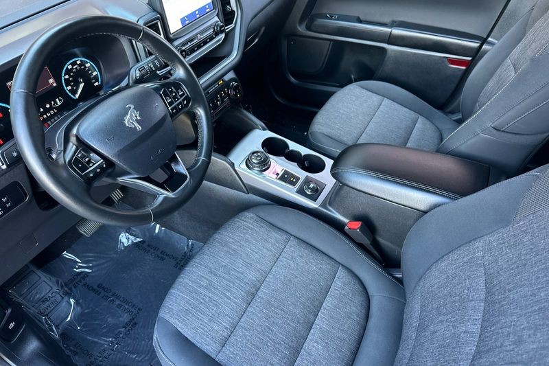 Ford Bronco Sport Vehicle Full-screen Gallery Image 10