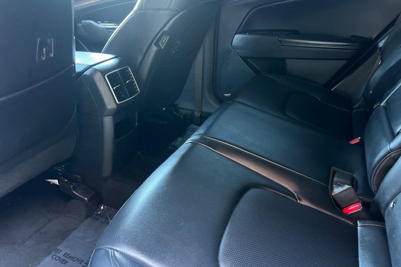 Kia Sportage Hybrid Vehicle Full-screen Gallery Image 13