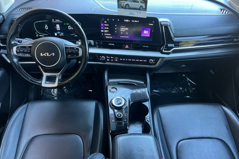 Kia Sportage Hybrid Vehicle Full-screen Gallery Image 14