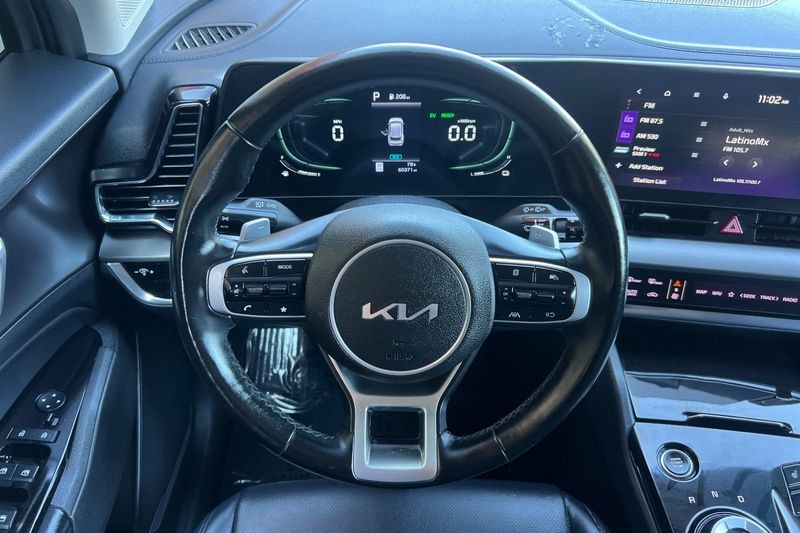 Kia Sportage Hybrid Vehicle Full-screen Gallery Image 15