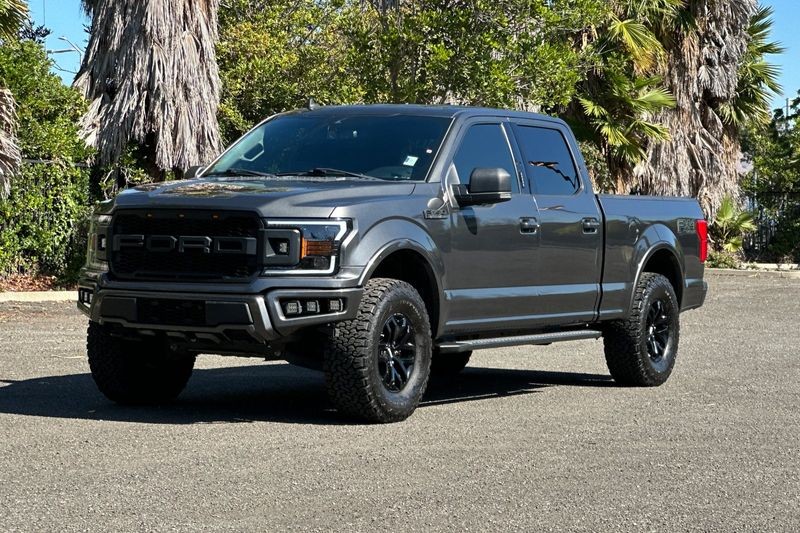 Ford F-150 Vehicle Full-screen Gallery Image 08