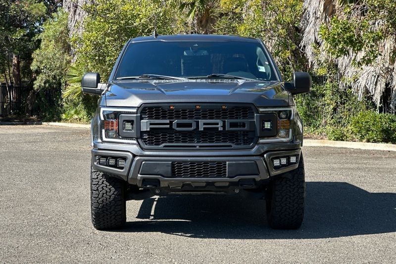 Ford F-150 Vehicle Full-screen Gallery Image 09