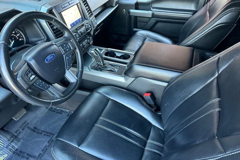 Ford F-150 Vehicle Full-screen Gallery Image 10