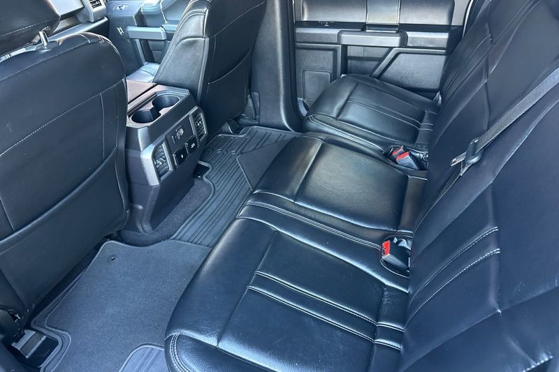Ford F-150 Vehicle Full-screen Gallery Image 14