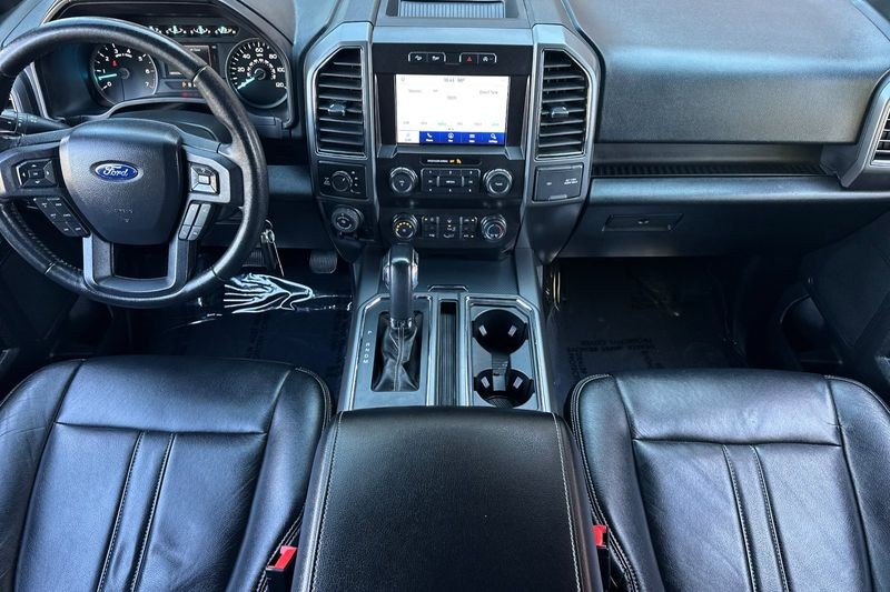 Ford F-150 Vehicle Full-screen Gallery Image 15