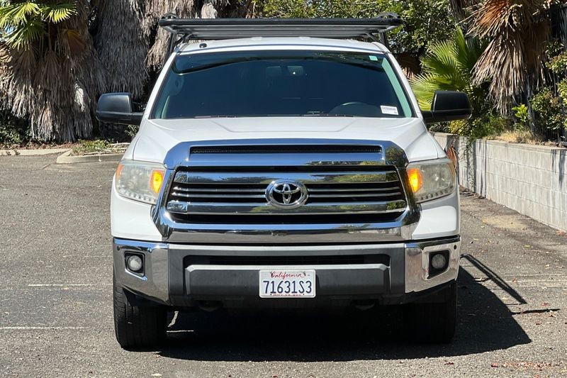 Toyota Tundra Vehicle Full-screen Gallery Image 08