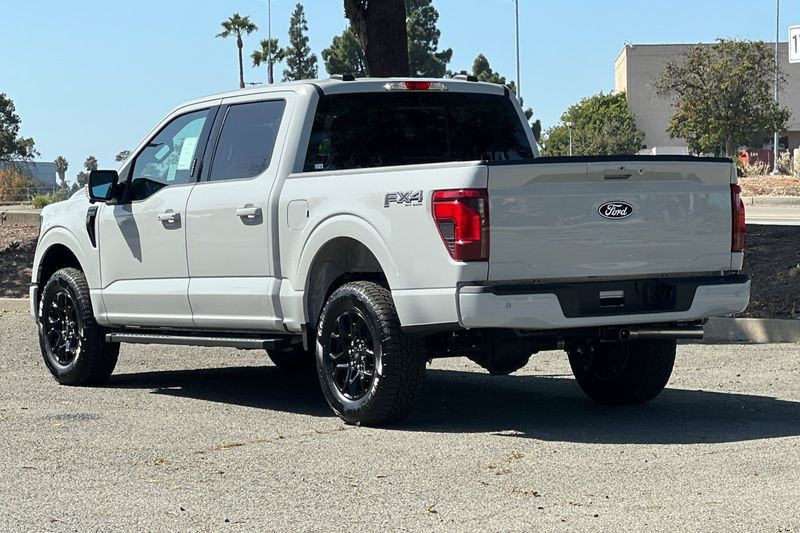 Ford F-150 Vehicle Full-screen Gallery Image 05