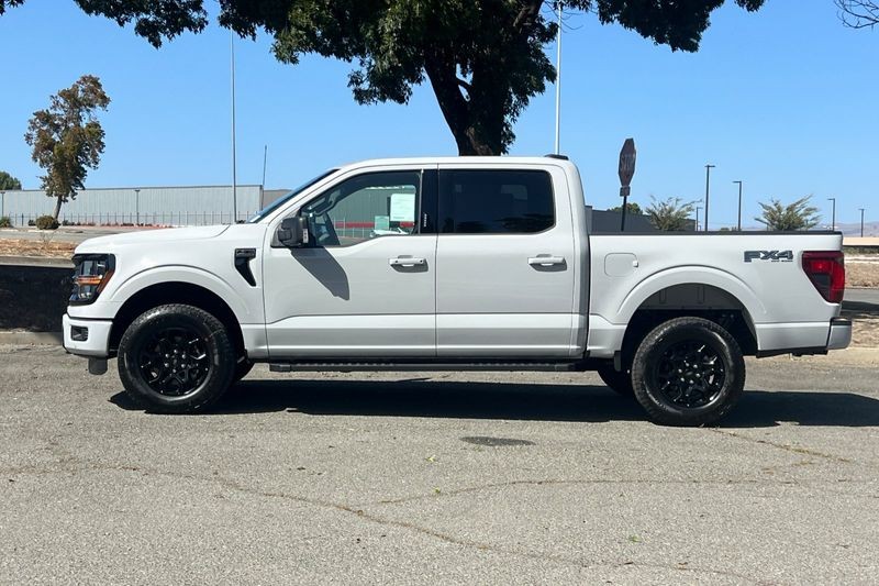 Ford F-150 Vehicle Full-screen Gallery Image 06