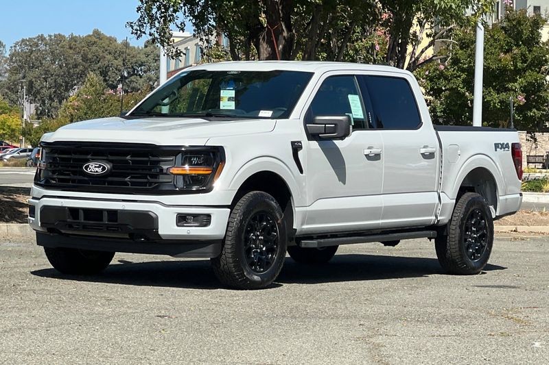 Ford F-150 Vehicle Full-screen Gallery Image 07