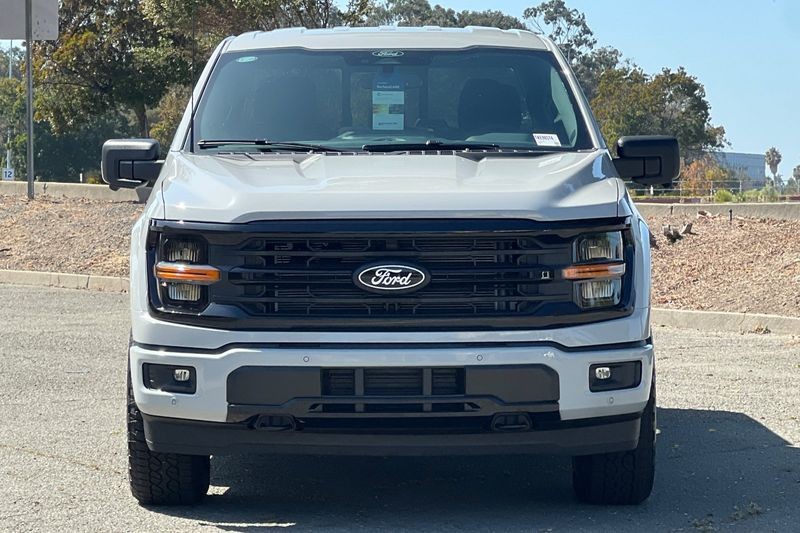 Ford F-150 Vehicle Full-screen Gallery Image 08