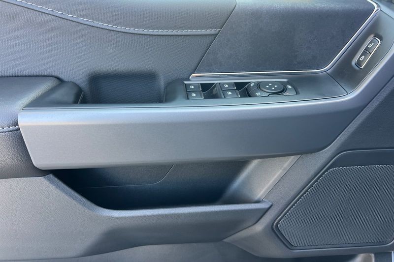 Ford F-150 Vehicle Full-screen Gallery Image 10