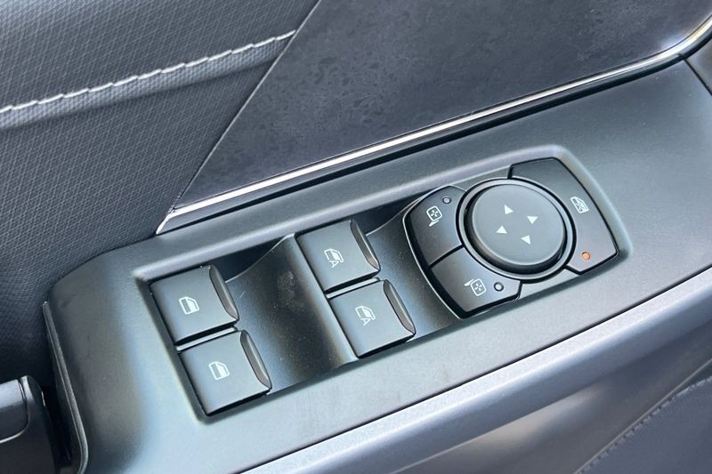 Ford F-150 Vehicle Full-screen Gallery Image 11