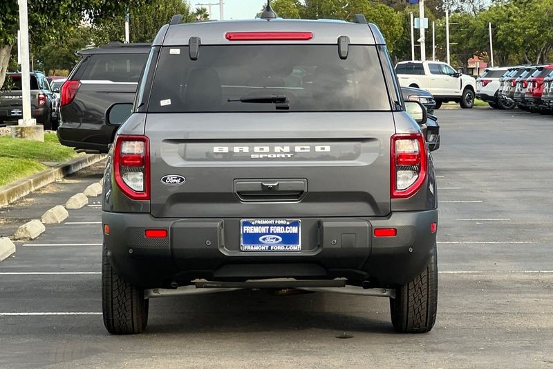Ford Bronco Sport Vehicle Full-screen Gallery Image 04