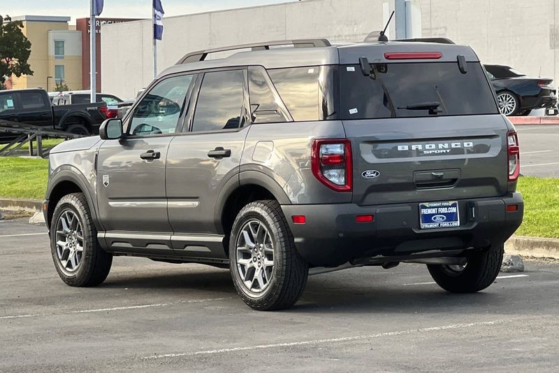 Ford Bronco Sport Vehicle Full-screen Gallery Image 05
