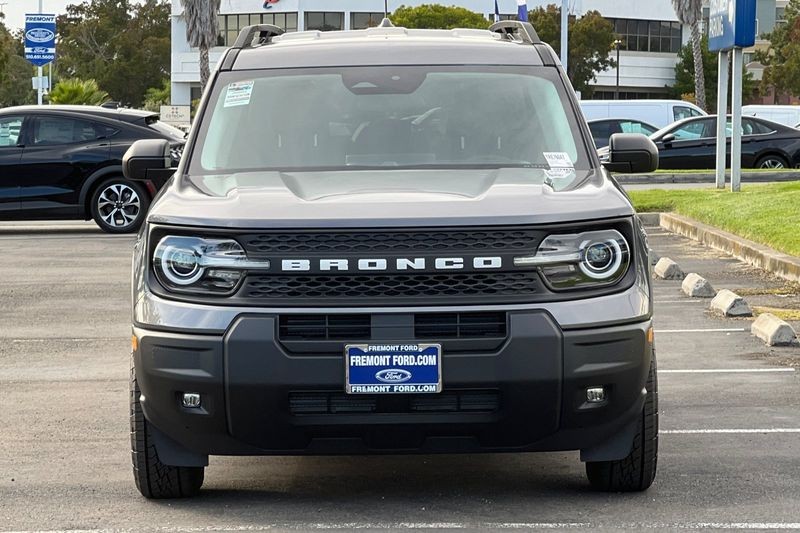 Ford Bronco Sport Vehicle Full-screen Gallery Image 08