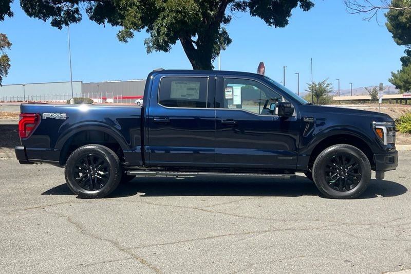 Ford F-150 Vehicle Full-screen Gallery Image 02