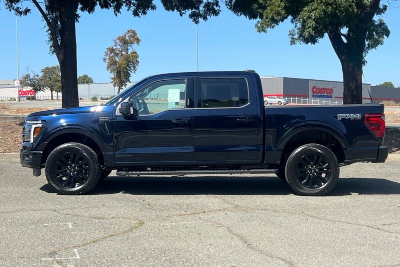 Ford F-150 Vehicle Full-screen Gallery Image 06