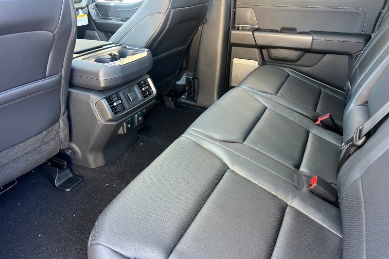 Ford F-150 Vehicle Full-screen Gallery Image 12