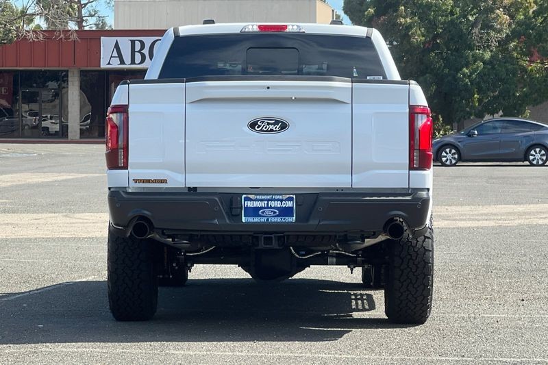 Ford F-150 Vehicle Full-screen Gallery Image 04