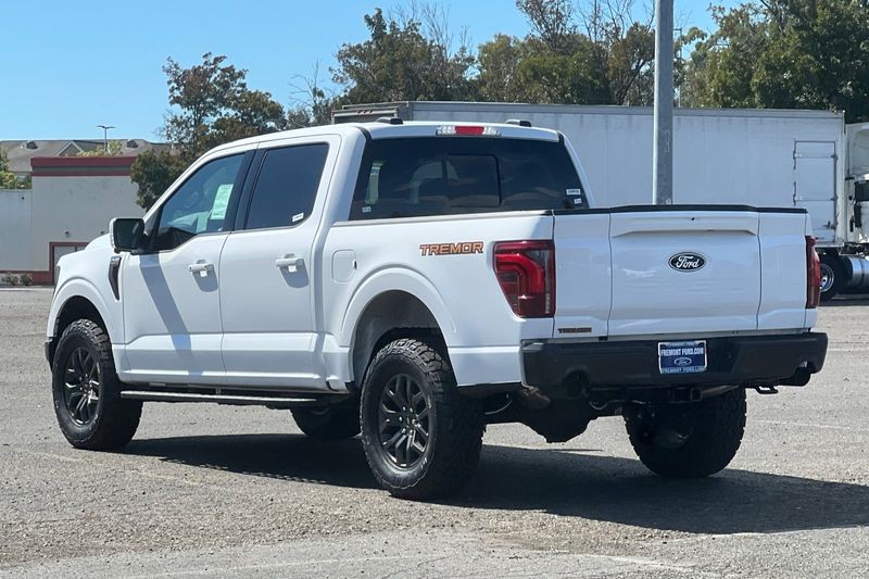 Ford F-150 Vehicle Full-screen Gallery Image 05