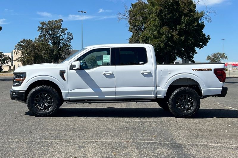 Ford F-150 Vehicle Full-screen Gallery Image 06