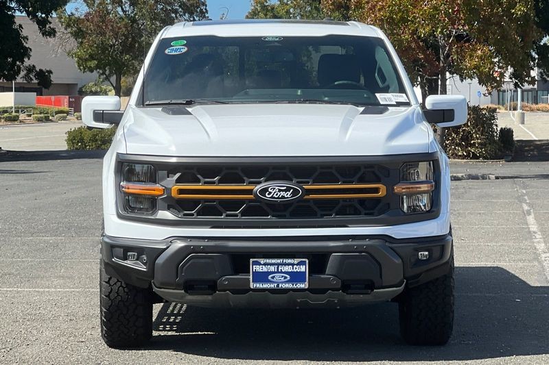 Ford F-150 Vehicle Full-screen Gallery Image 08