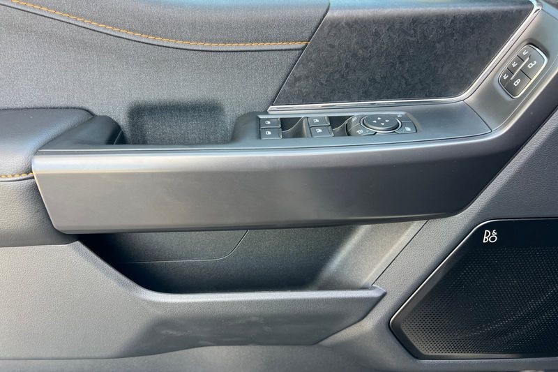 Ford F-150 Vehicle Full-screen Gallery Image 10
