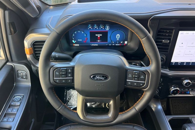Ford F-150 Vehicle Full-screen Gallery Image 15
