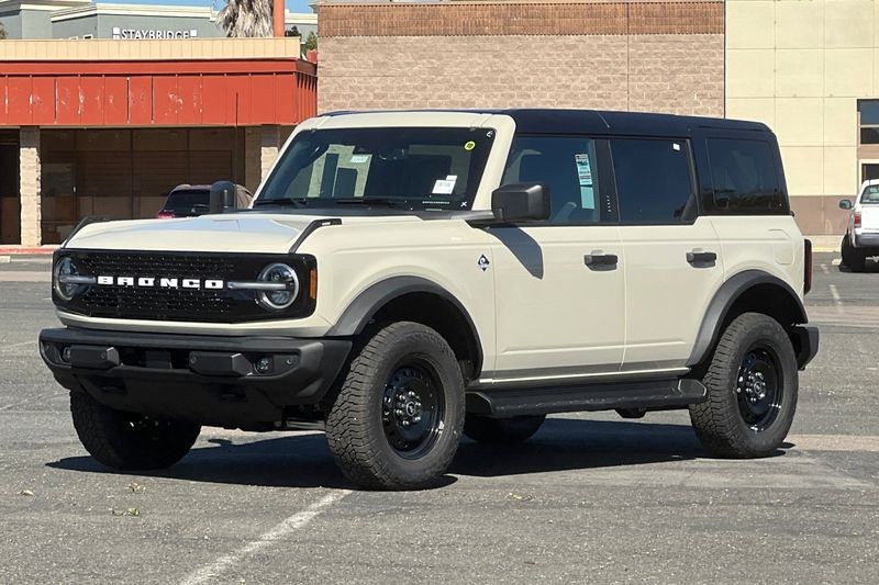 Ford Bronco Vehicle Full-screen Gallery Image 07