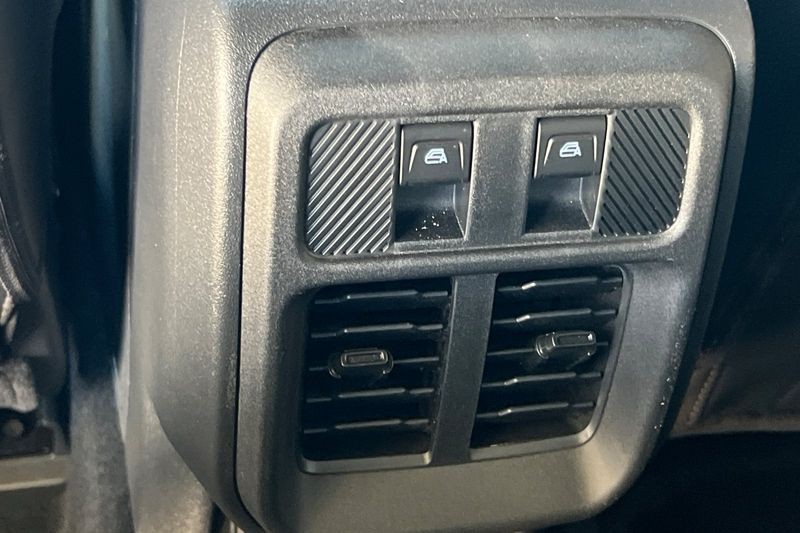 Ford Bronco Vehicle Full-screen Gallery Image 13