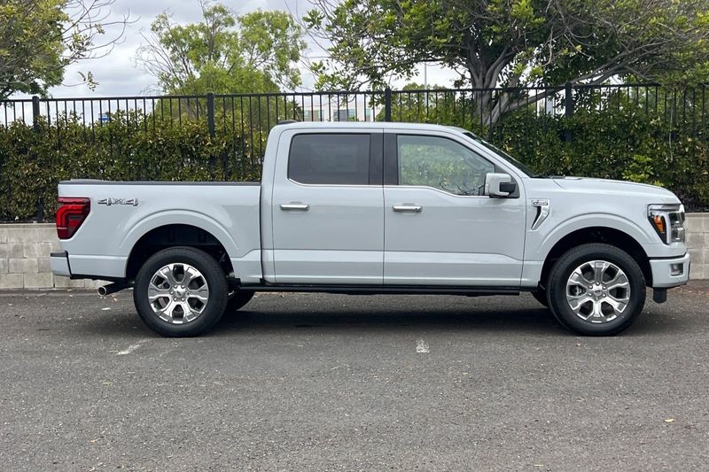 Ford F-150 Vehicle Full-screen Gallery Image 02