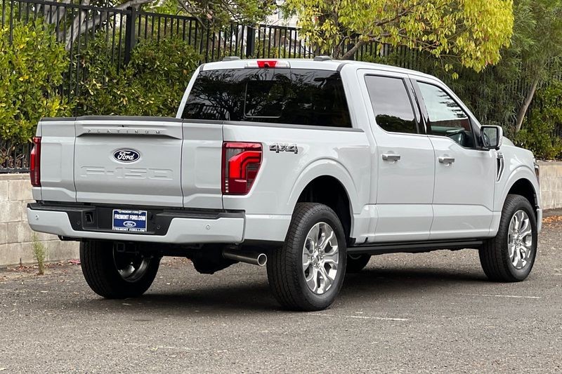 Ford F-150 Vehicle Full-screen Gallery Image 03