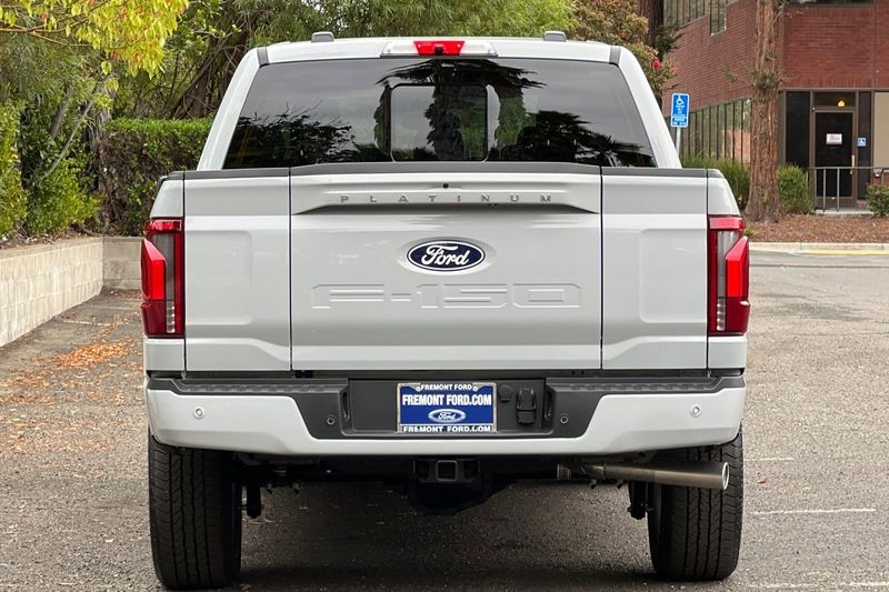 Ford F-150 Vehicle Full-screen Gallery Image 04