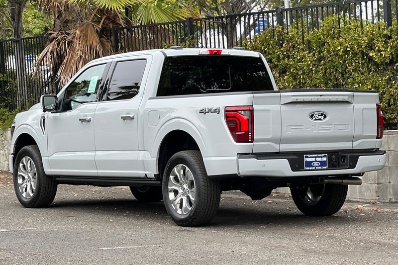 Ford F-150 Vehicle Full-screen Gallery Image 05