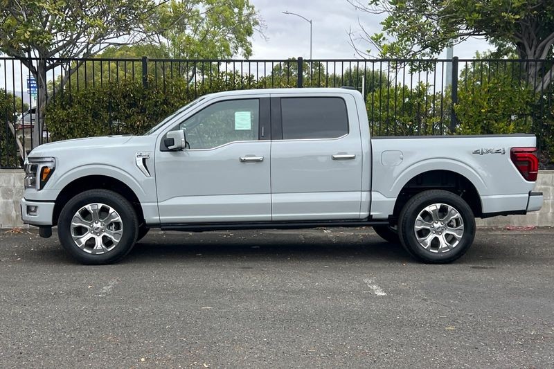 Ford F-150 Vehicle Full-screen Gallery Image 06