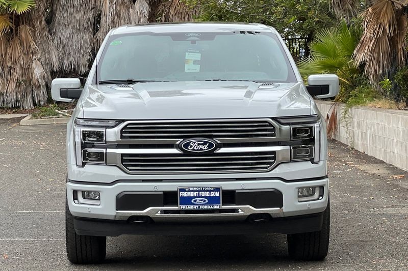 Ford F-150 Vehicle Full-screen Gallery Image 08