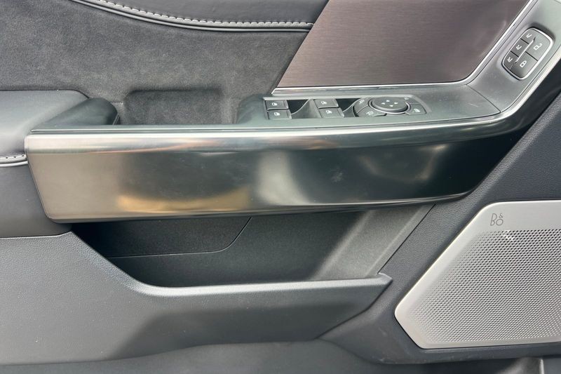 Ford F-150 Vehicle Full-screen Gallery Image 10
