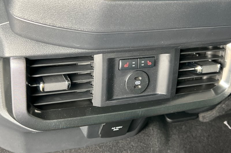 Ford F-150 Vehicle Full-screen Gallery Image 13