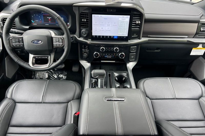 Ford F-150 Vehicle Full-screen Gallery Image 14