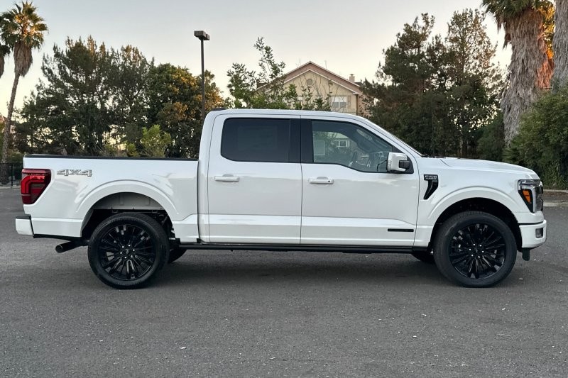 Ford F-150 Vehicle Full-screen Gallery Image 02