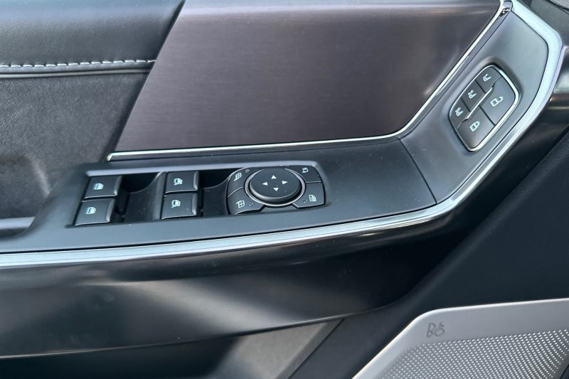Ford F-150 Vehicle Full-screen Gallery Image 10