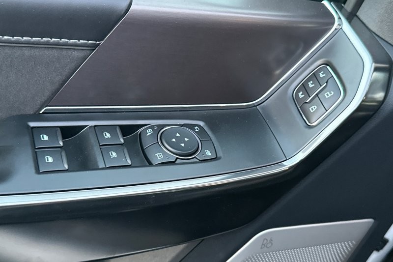 Ford F-150 Vehicle Full-screen Gallery Image 11
