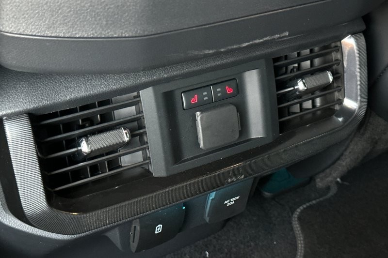Ford F-150 Vehicle Full-screen Gallery Image 13