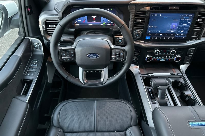 Ford F-150 Vehicle Full-screen Gallery Image 15